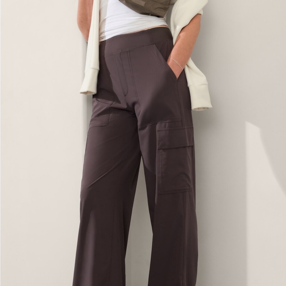Athleta Brooklyn Heights Cargo Pant, Size 12 color Shale